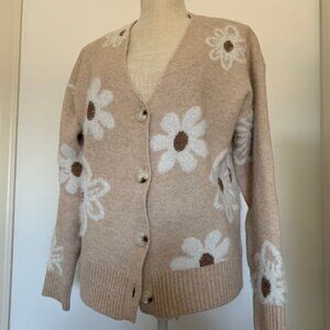 NWOT floral button cardigan with Daisies Size Large